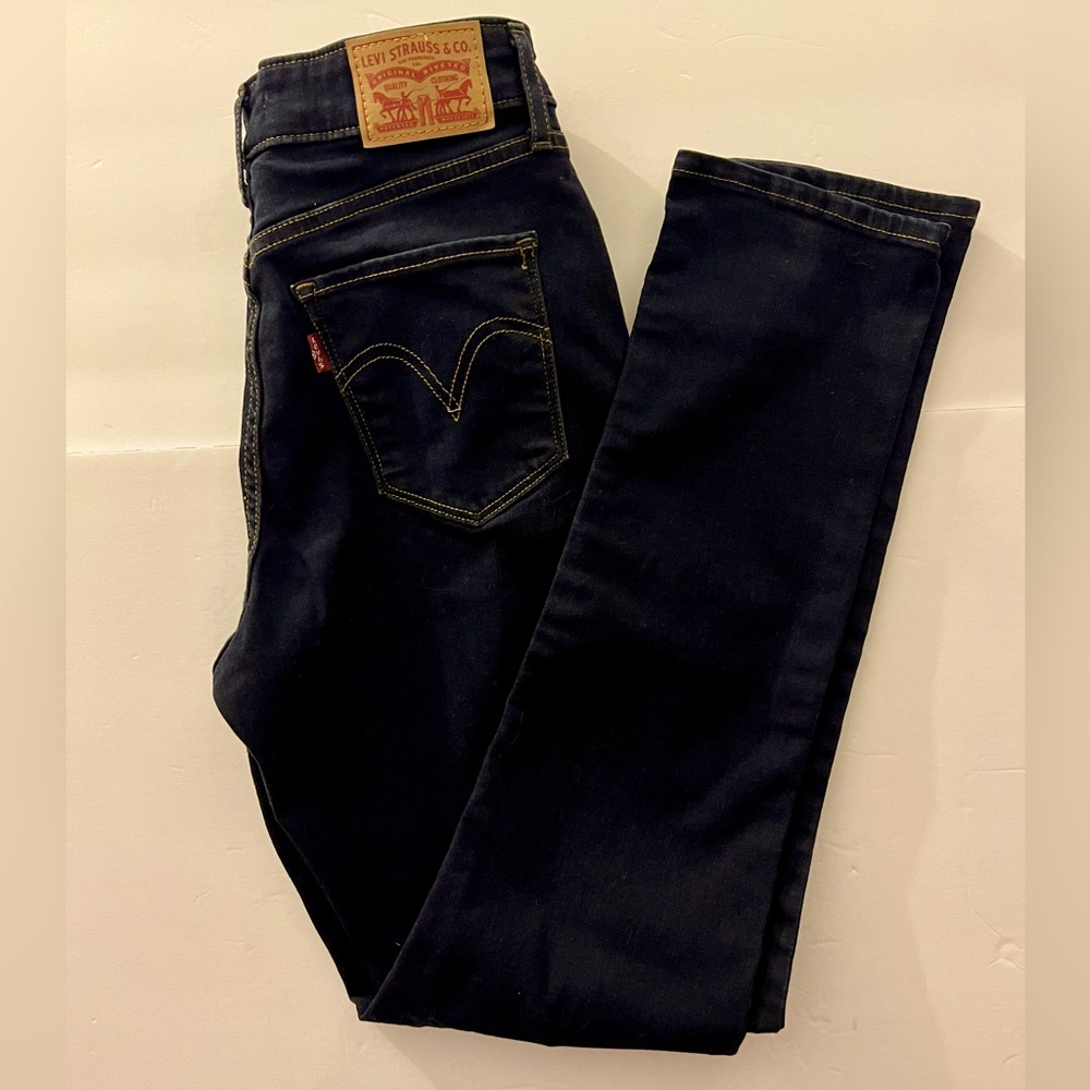 Levi’s Classic Mid Rise Skinny Dark Blue Wash Size 28
